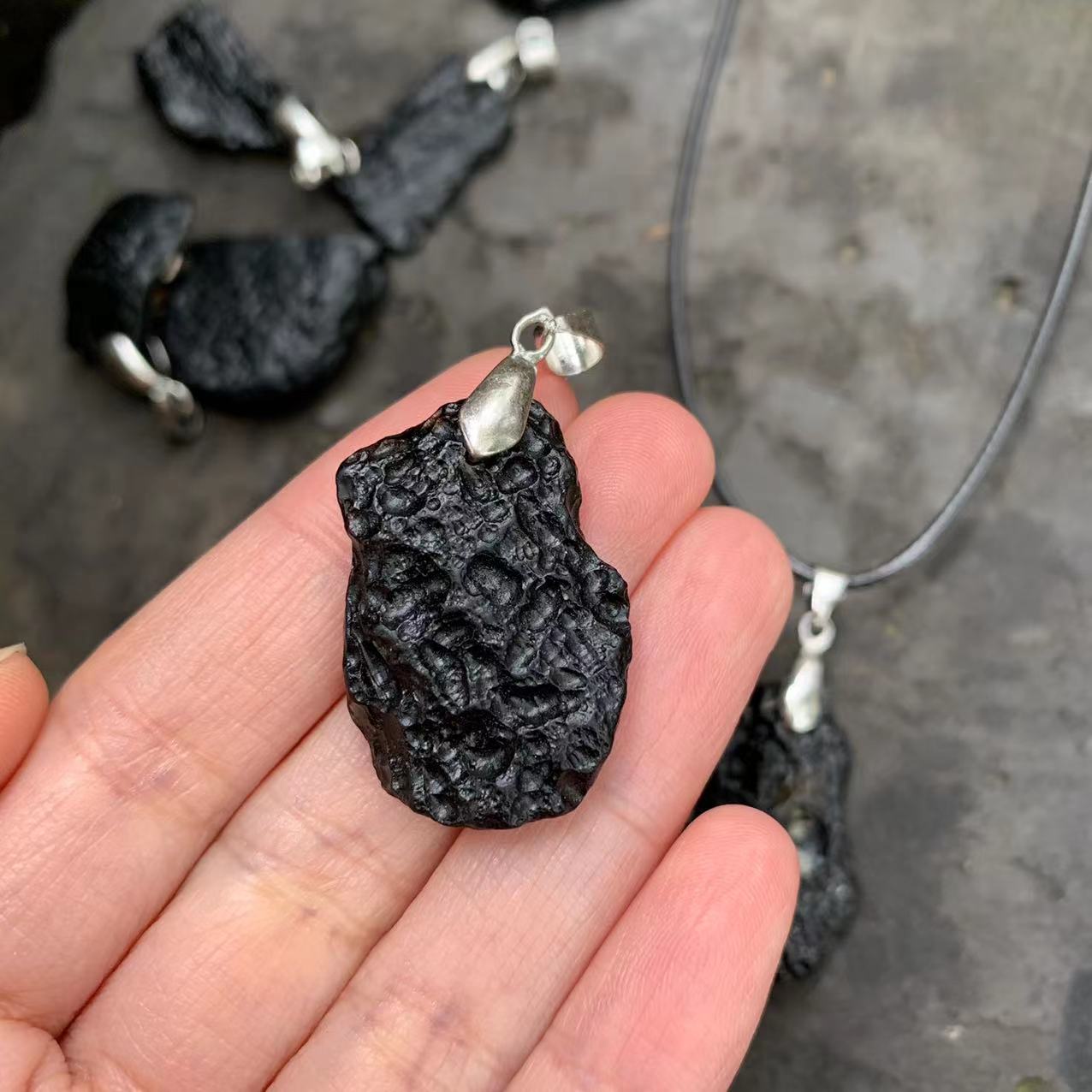 Natural Black Meteorite Irregu - Jump Rope のレビューと価格