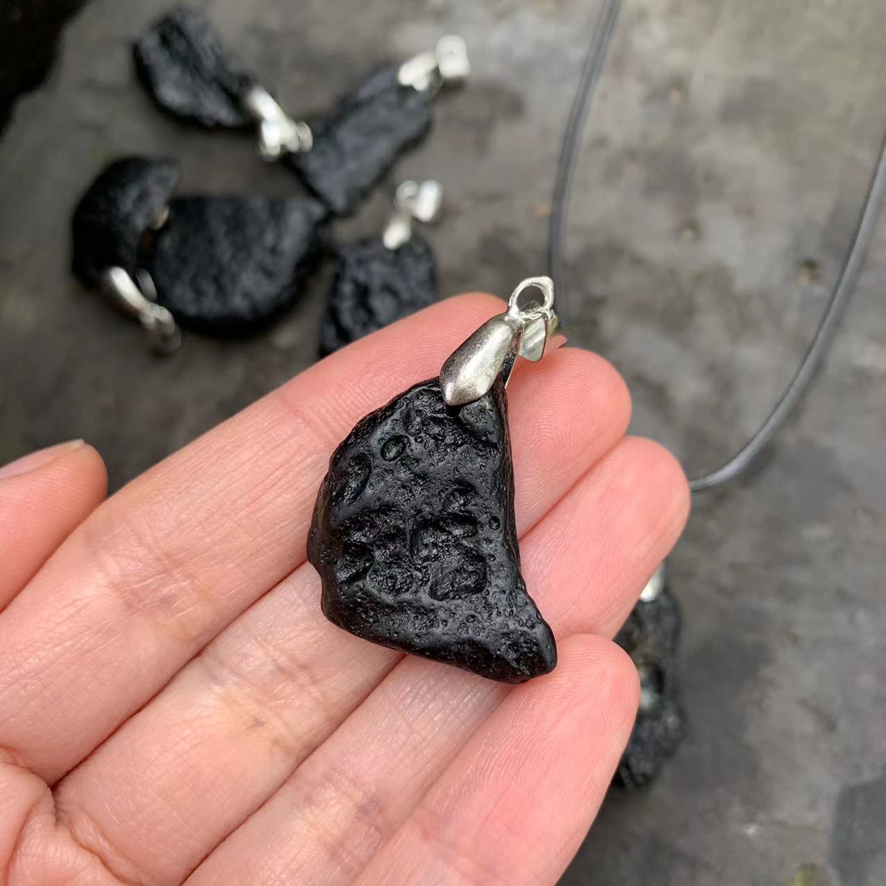 Natural Black Meteorite Irregu - Jump Rope のレビューと価格